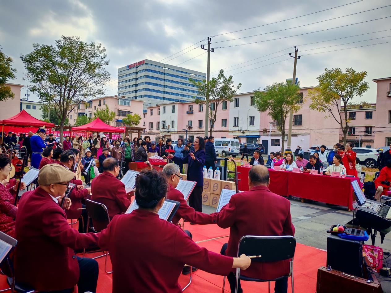 九九重陽(yáng)暖鄰里 | 人大代表王宏偉助力巴彥社區(qū)惠民大集，以責(zé)任繪就幸福圖景